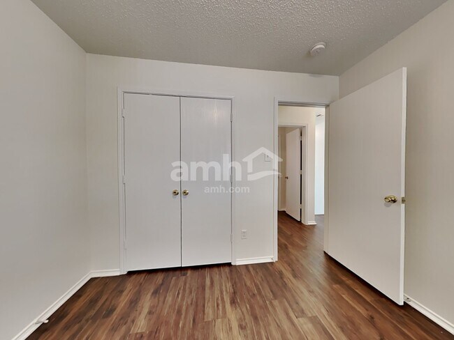 Building Photo - 4026 Holly Leaf Court