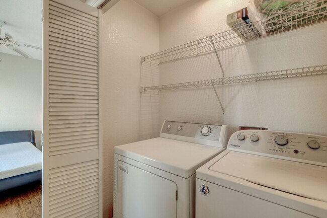 Building Photo - 6812 W Elm Creek Dr