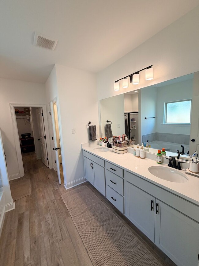 Building Photo - New Neighborhood.. Close to Barksdale Air Force Base..