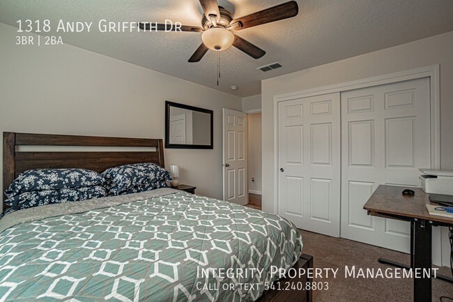 Building Photo - 1318 Andy Griffith Dr