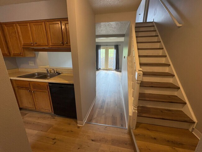 Building Photo - 2401 Shady Glen Ct