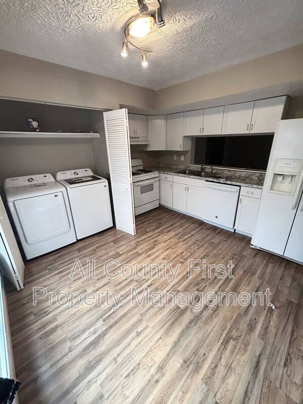 Building Photo - 923 Regal Path Ln