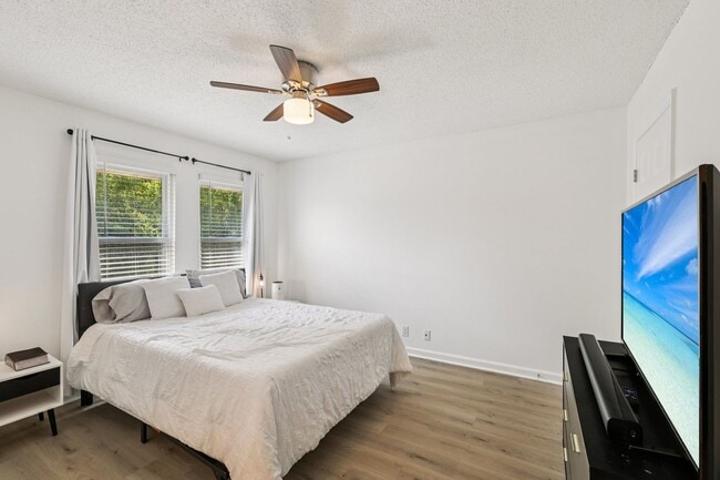 Building Photo - Stunning remodel