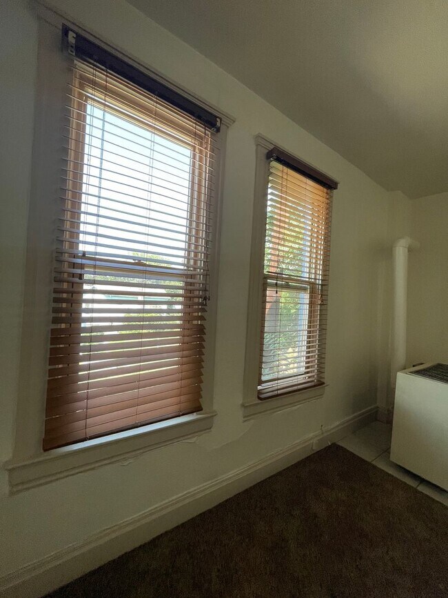 Building Photo - 207 Midway Ave