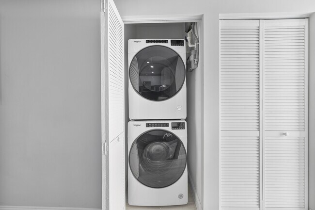 Building Photo - 622 Windermere Dr