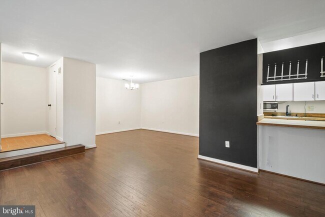 Building Photo - 123 W Conway St