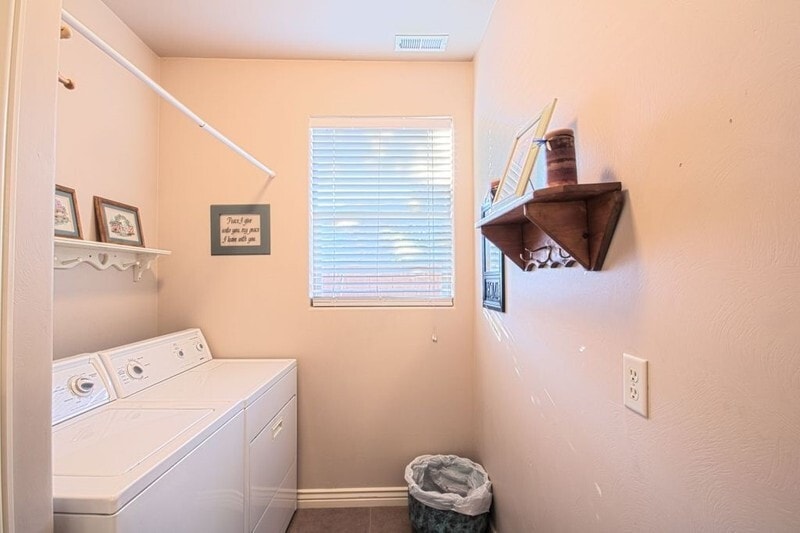 Building Photo - 674 Bear Claw Dr