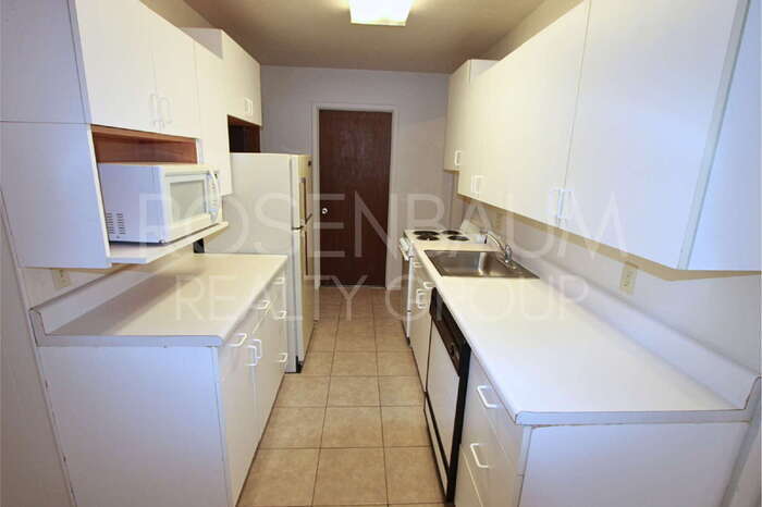 Building Photo - 1014 N Pueblo Dr