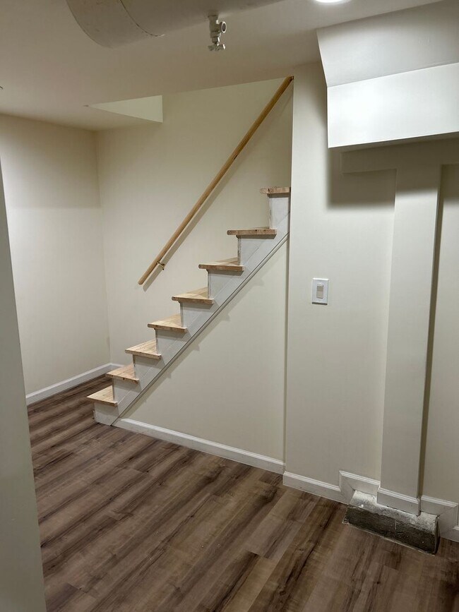 Building Photo - The Place to Be