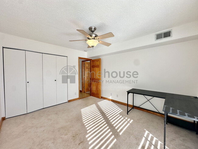 Building Photo - 3908 Whispering Oaks Pl