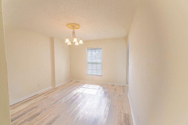 Building Photo - 167 SW Grove Ave