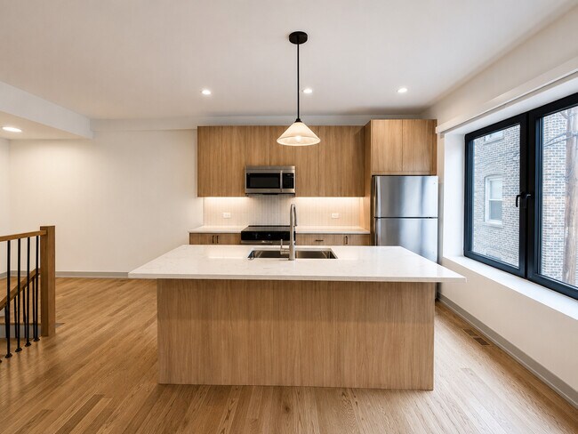 Building Photo - 1337 W Estes Ave
