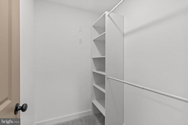 Building Photo - 265 Holly Dr