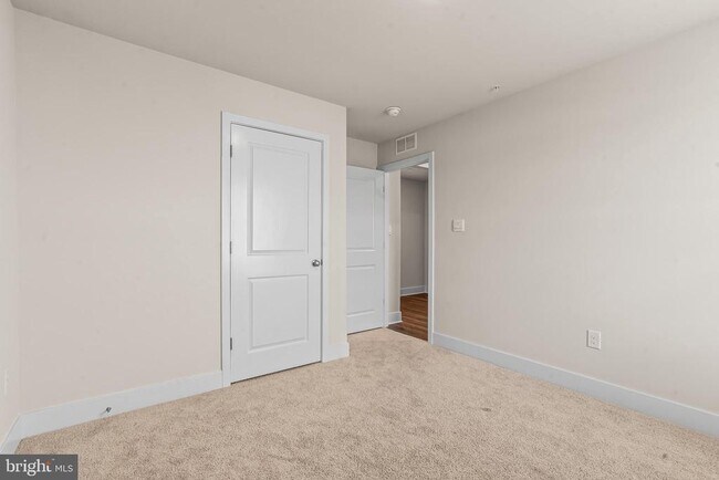 Building Photo - 672 Armstrong Ave