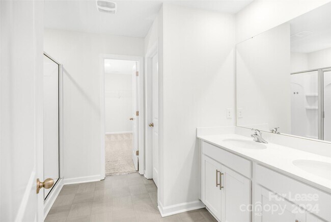Building Photo - 3933 Meadow Green Dr