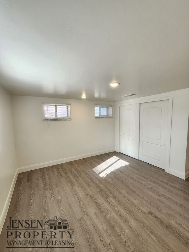 Building Photo - R698