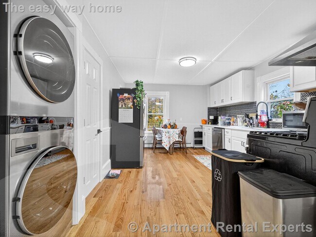 Building Photo - 114 Woodstock St