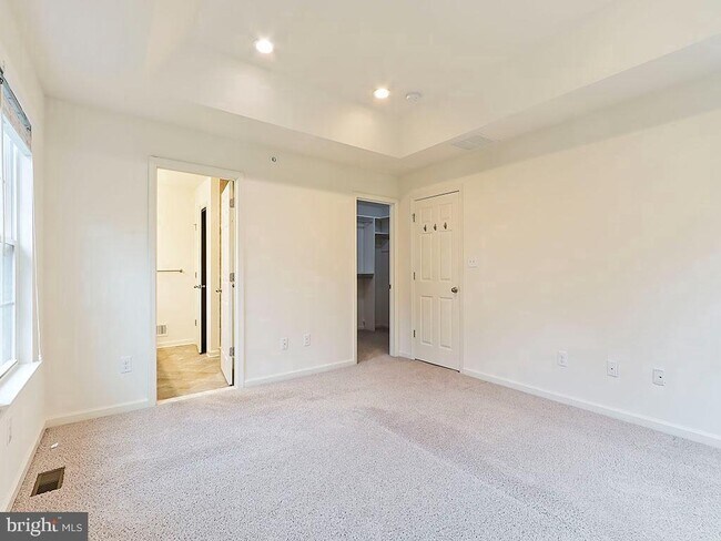 Building Photo - 523 Chestnut Ct