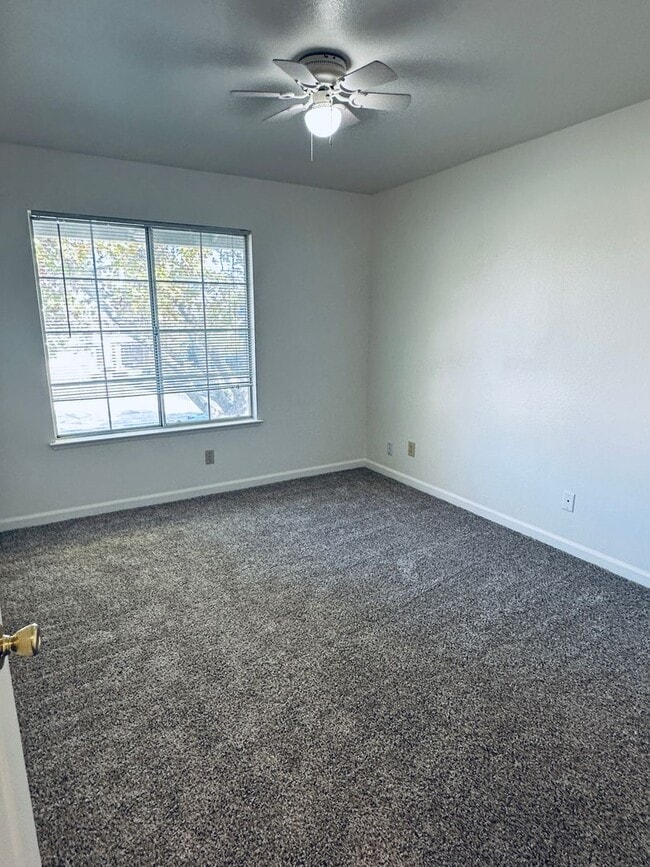 Building Photo - Elk Grove - HOUSE  FOR RENT!