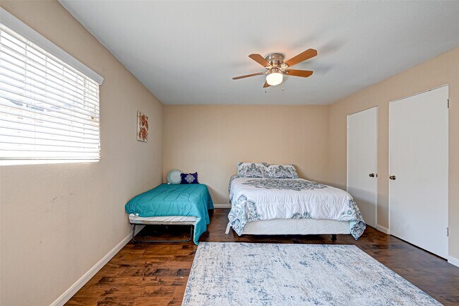Building Photo - 2121 Fountain View Dr