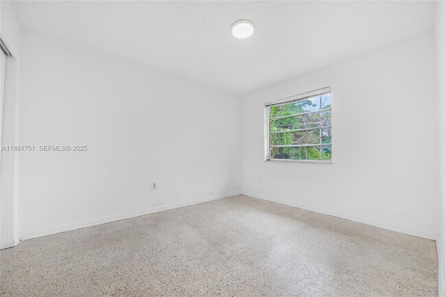 Building Photo - 2661 SW 11th St