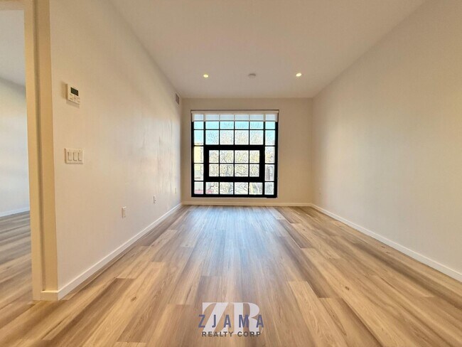 Building Photo - 1120 St Johns Pl