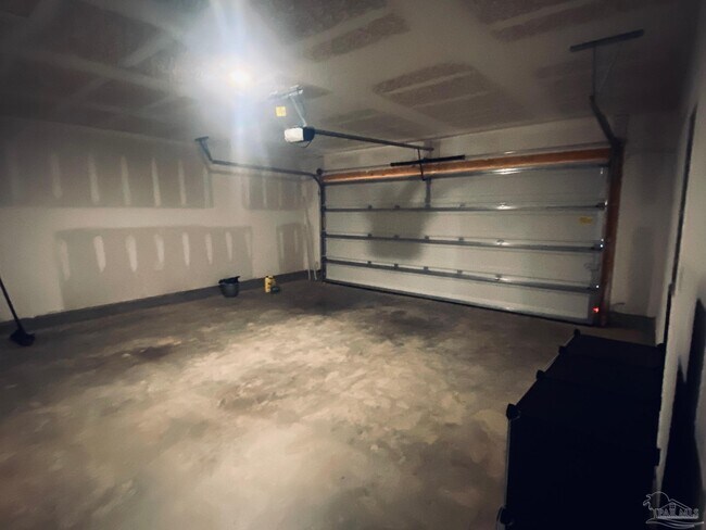 Building Photo - 9632 Angel Oak Dr