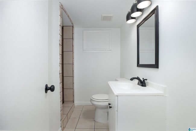 Building Photo - 724 Rose Dr