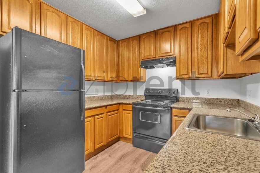 Building Photo - Unit 241