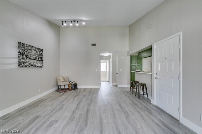 Building Photo - 930 N Sloan Ln