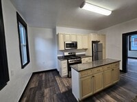 Building Photo - 3 bedroom Home for rent in the S. Side Flats