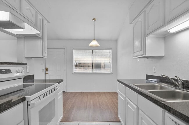 Building Photo - 5720 Cedar Creek Dr