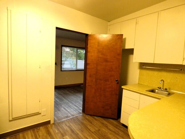 Building Photo - 3 bed 2 bath home in South Salem