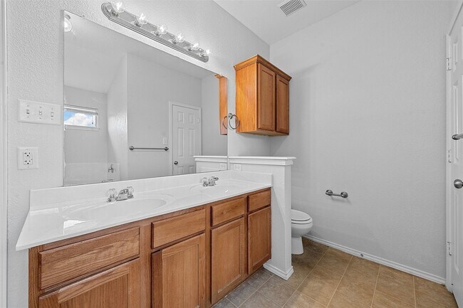 Building Photo - 10120 Salem Way