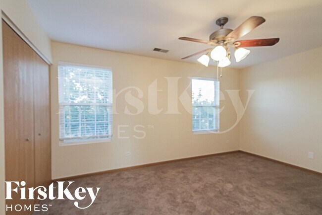 Building Photo - 2408 Oak Tree Ln