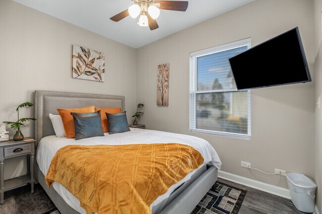 Building Photo - 5539-47 W Archer Ave