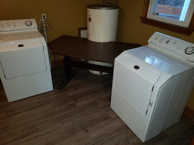 Building Photo - 3138 Monroe Ave