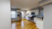 Building Photo - 722 Saratoga St