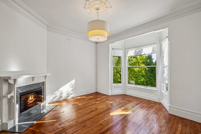 Building Photo - 282 Eureka St