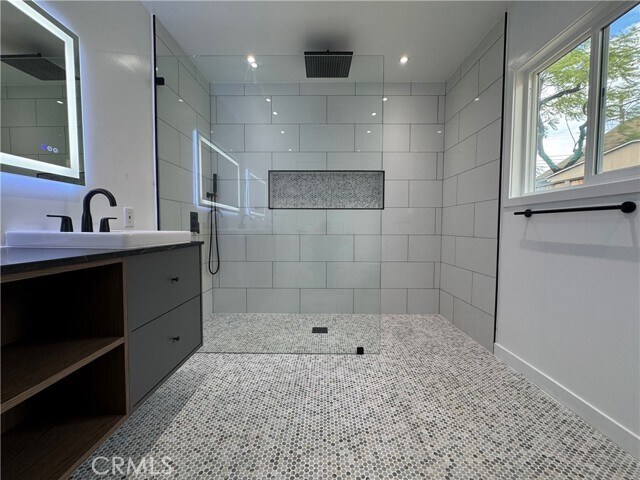 Building Photo - 2212 Linda Flora Dr