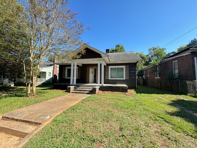 Primary Photo - Nice 3 bedroom 1 bathroom House