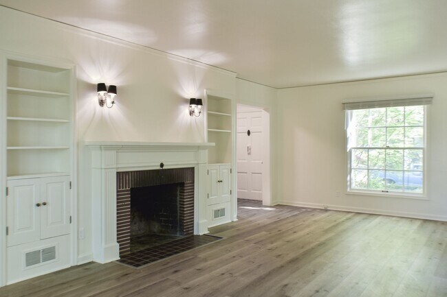 Building Photo - 3571 SW Council Crest Dr