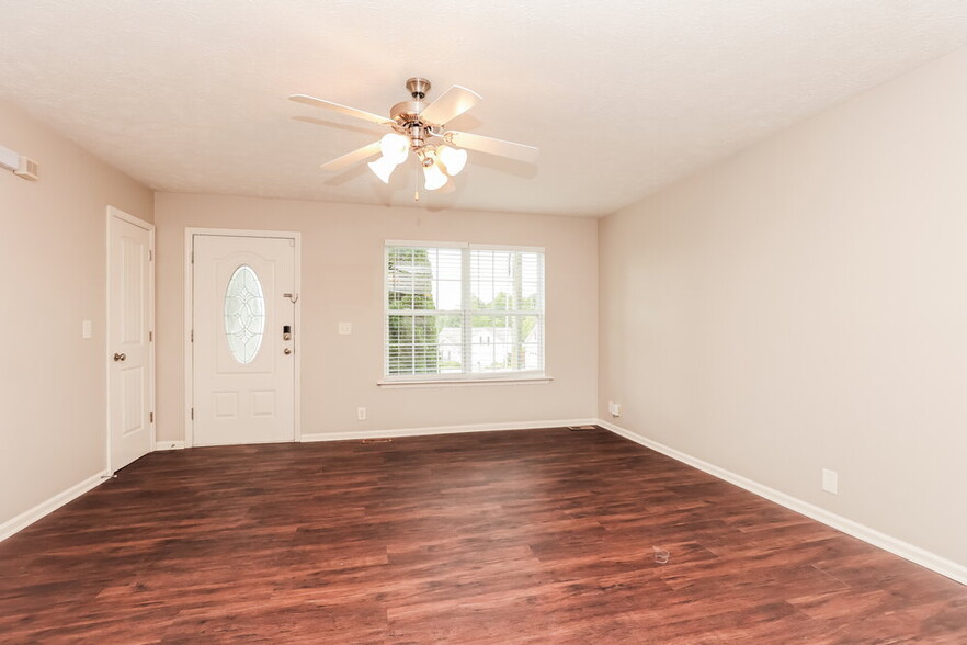Building Photo - 412 Elegance Way