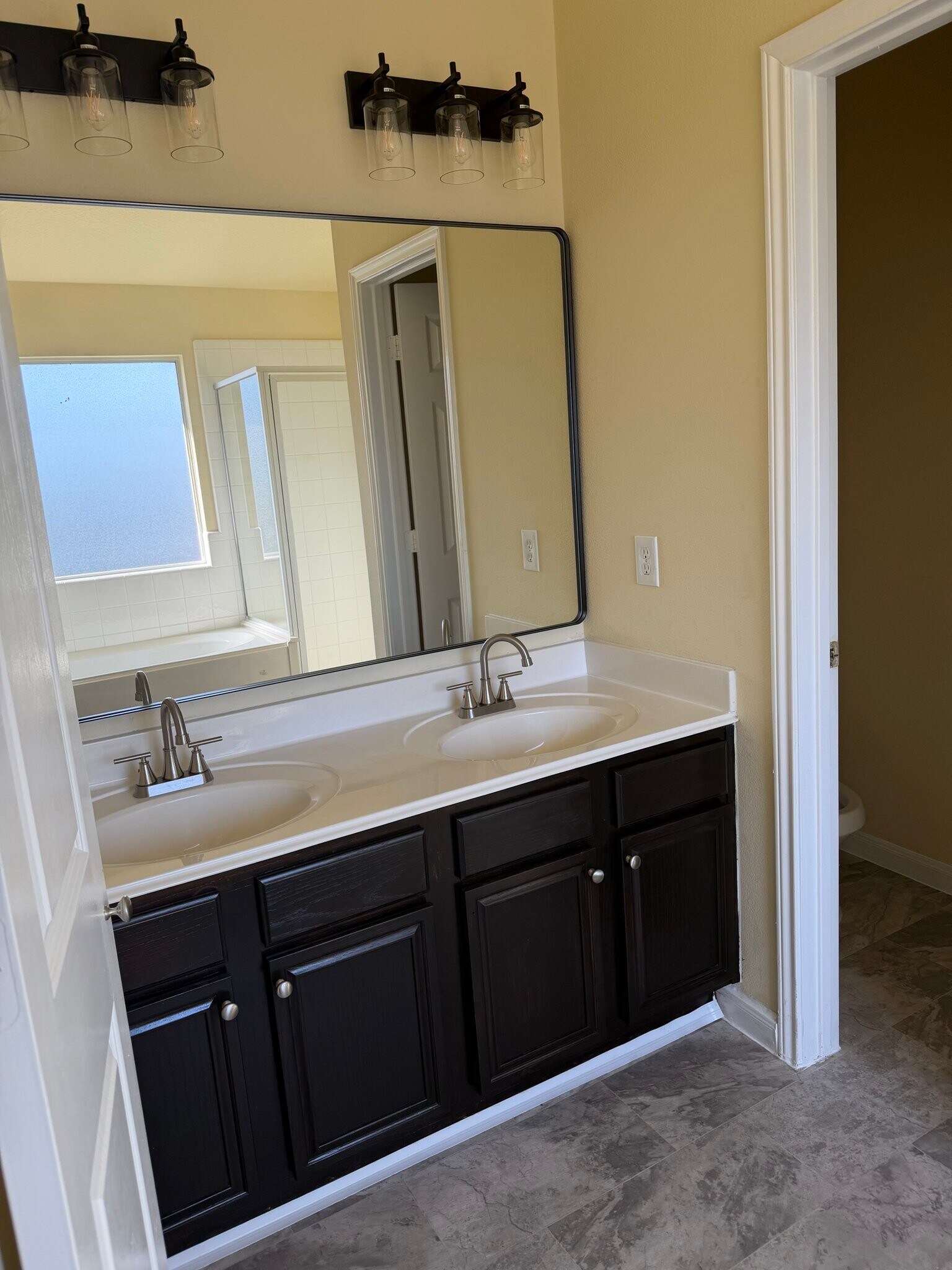 Building Photo - 3826 Silver Hawk Dr