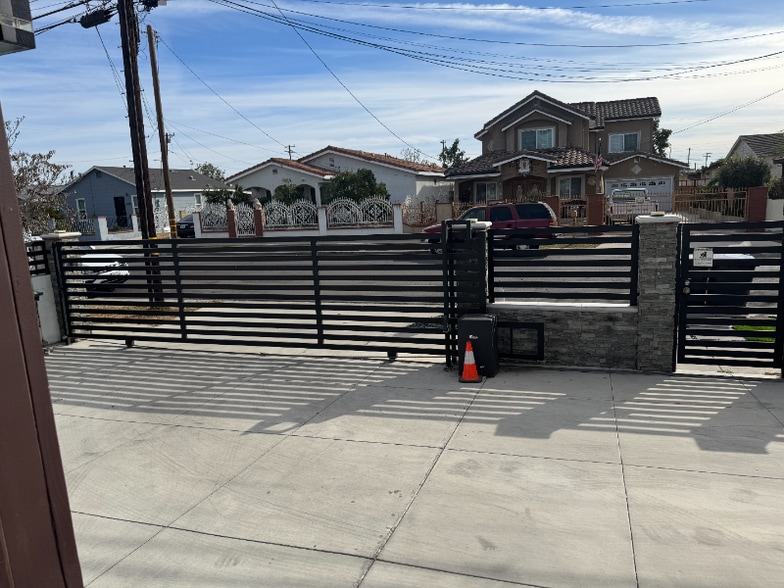 Building Photo - 5 W 4th St