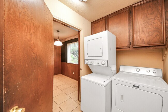 Building Photo - 9126 Willow Meadow Dr