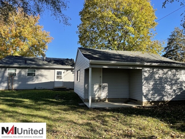 Building Photo - Two bedroom, One bathroom home for rent