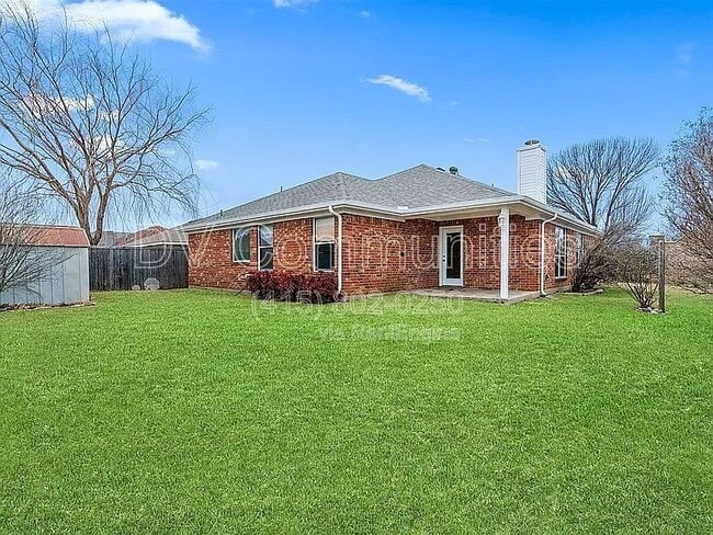 Building Photo - 824 Bridle Trail