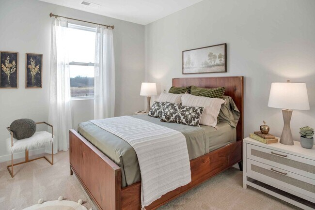 Building Photo - Stunning unit in 55+ community