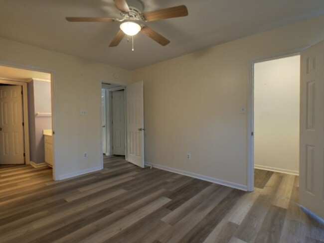 Building Photo - Beautiful 2 Bedroom 2 Bathroom Townhome Lo...
